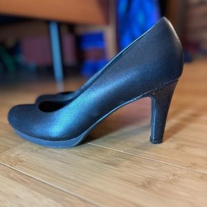 New Size 9 Clark pumps.